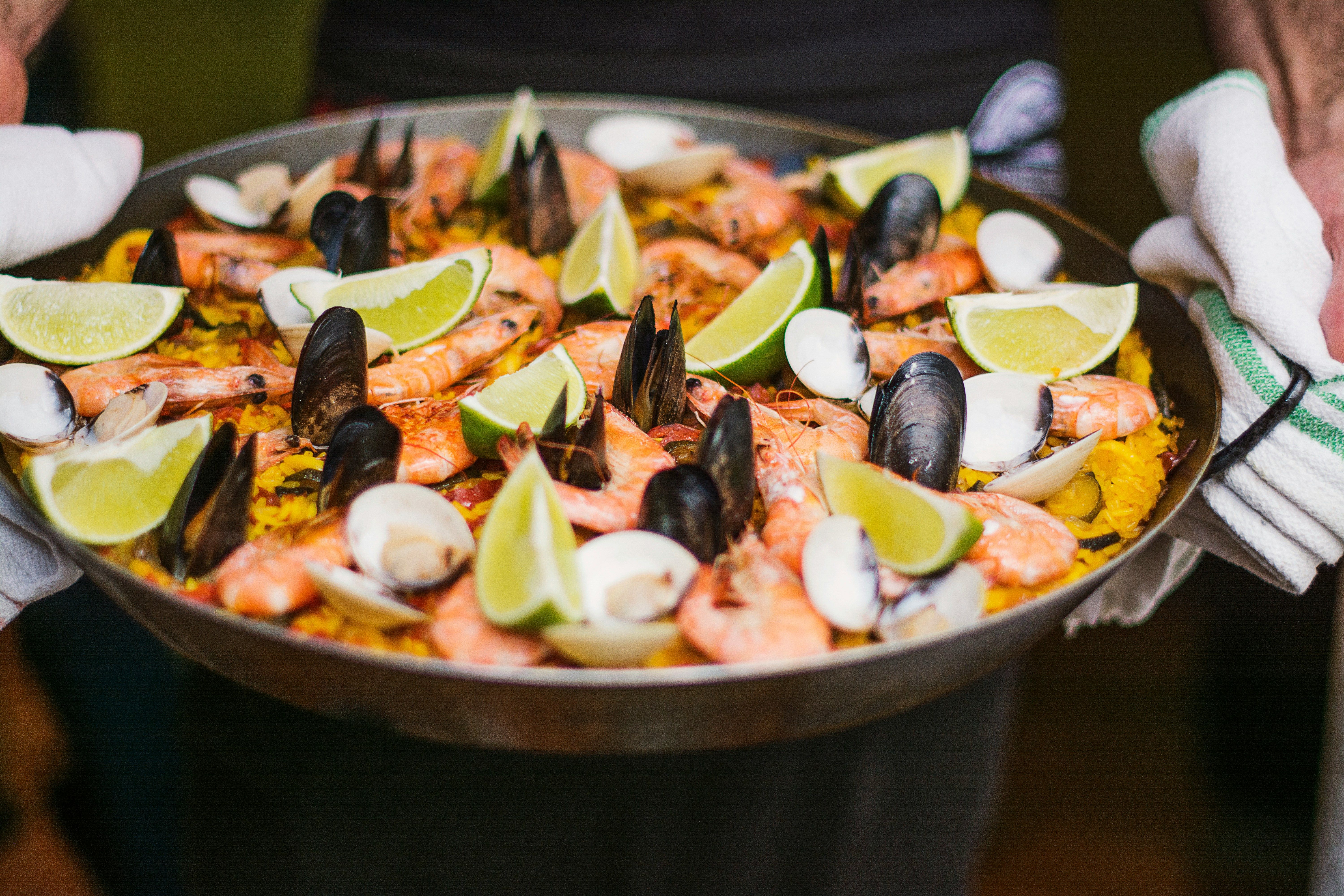 Muscols en una paella