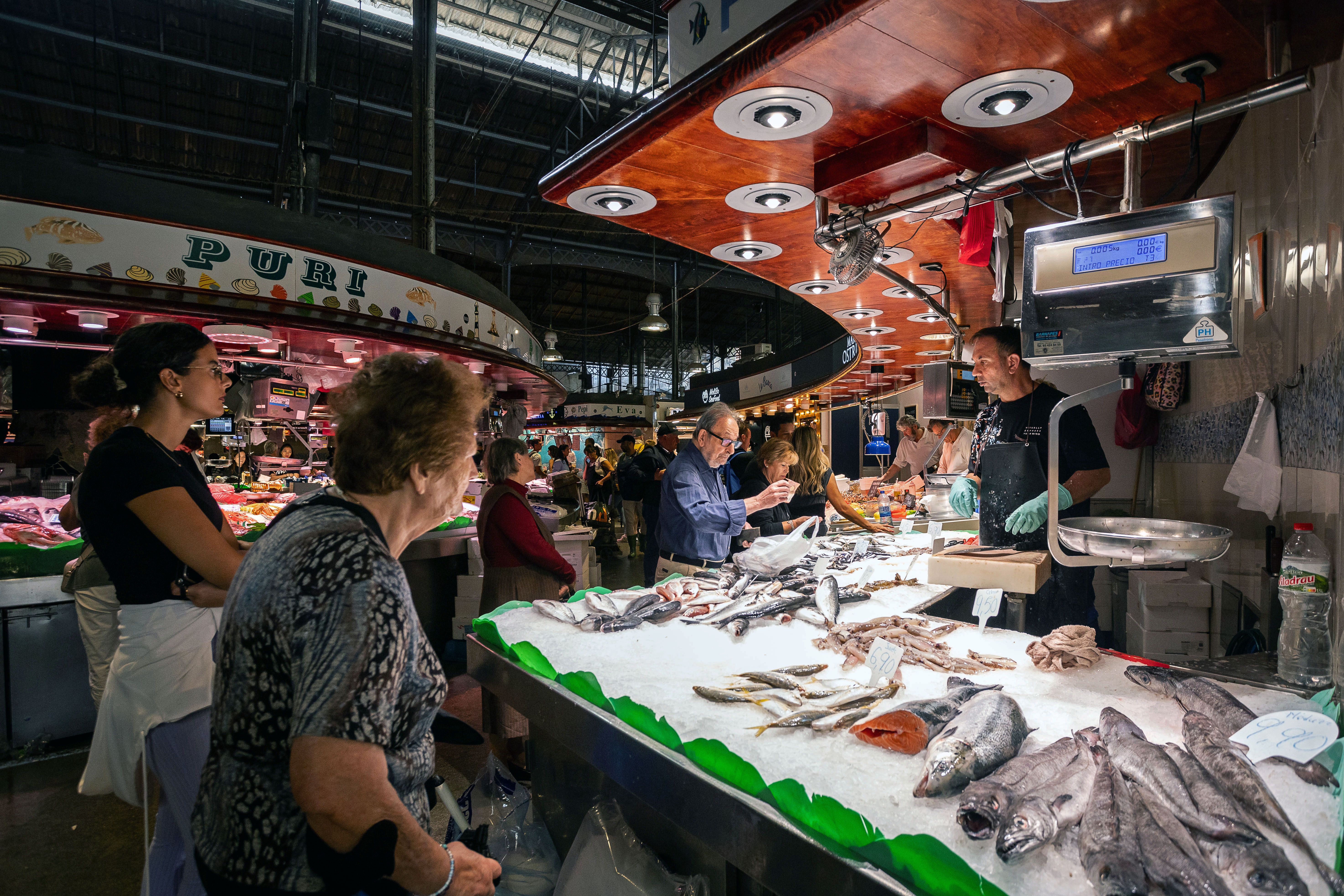 Una parada de peix al Mercat de la Boqueria de Barcelona