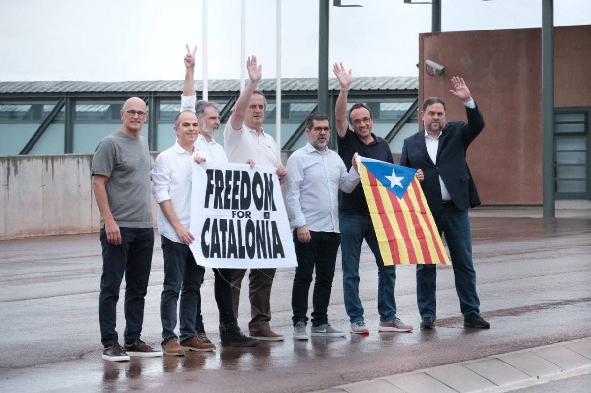 Els presos polítics fora de Lledoners després de rebre l'indult del govern espanyol