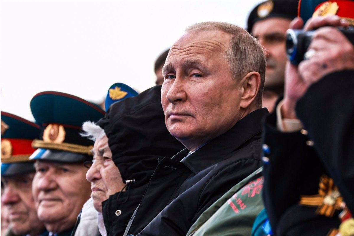 Putin, entre els comandants de les seves forces armades