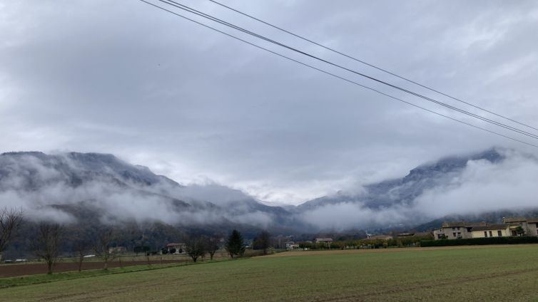 La Serralada Transversal a la Vall d'en Bas, emblanquinada