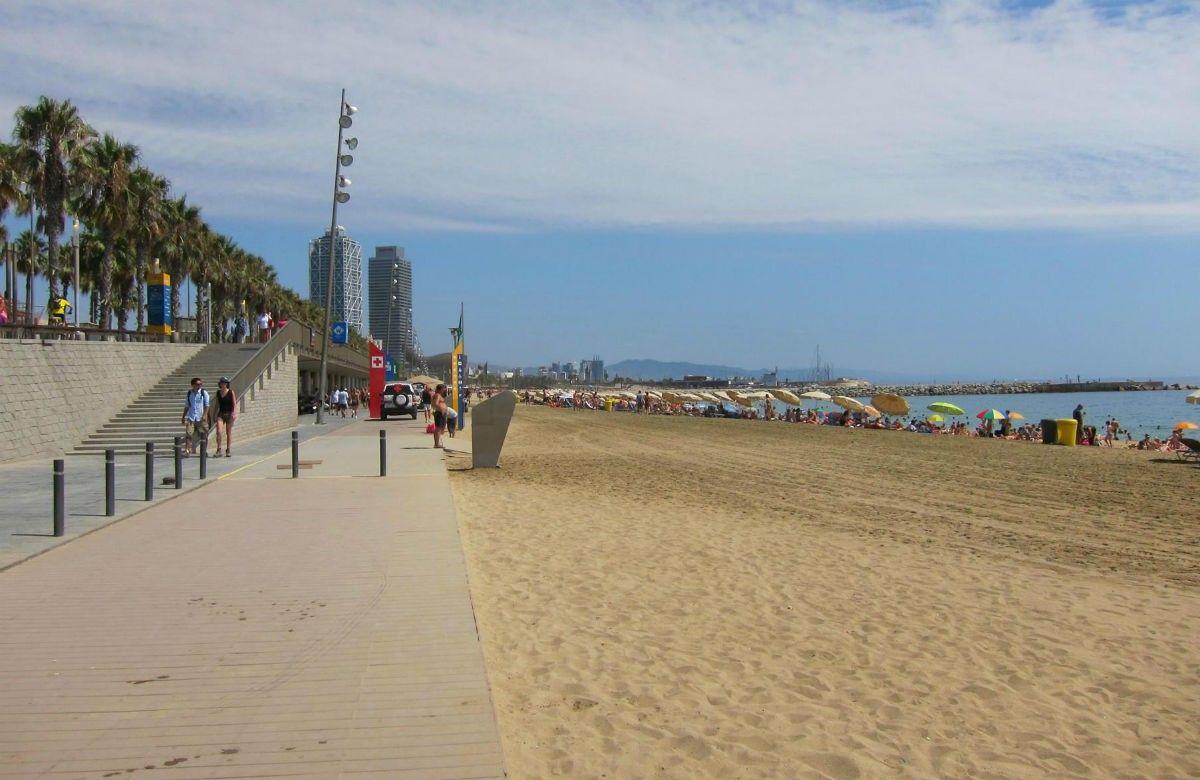 Una platja de Barcelona, en una imatge d'arxiu. 