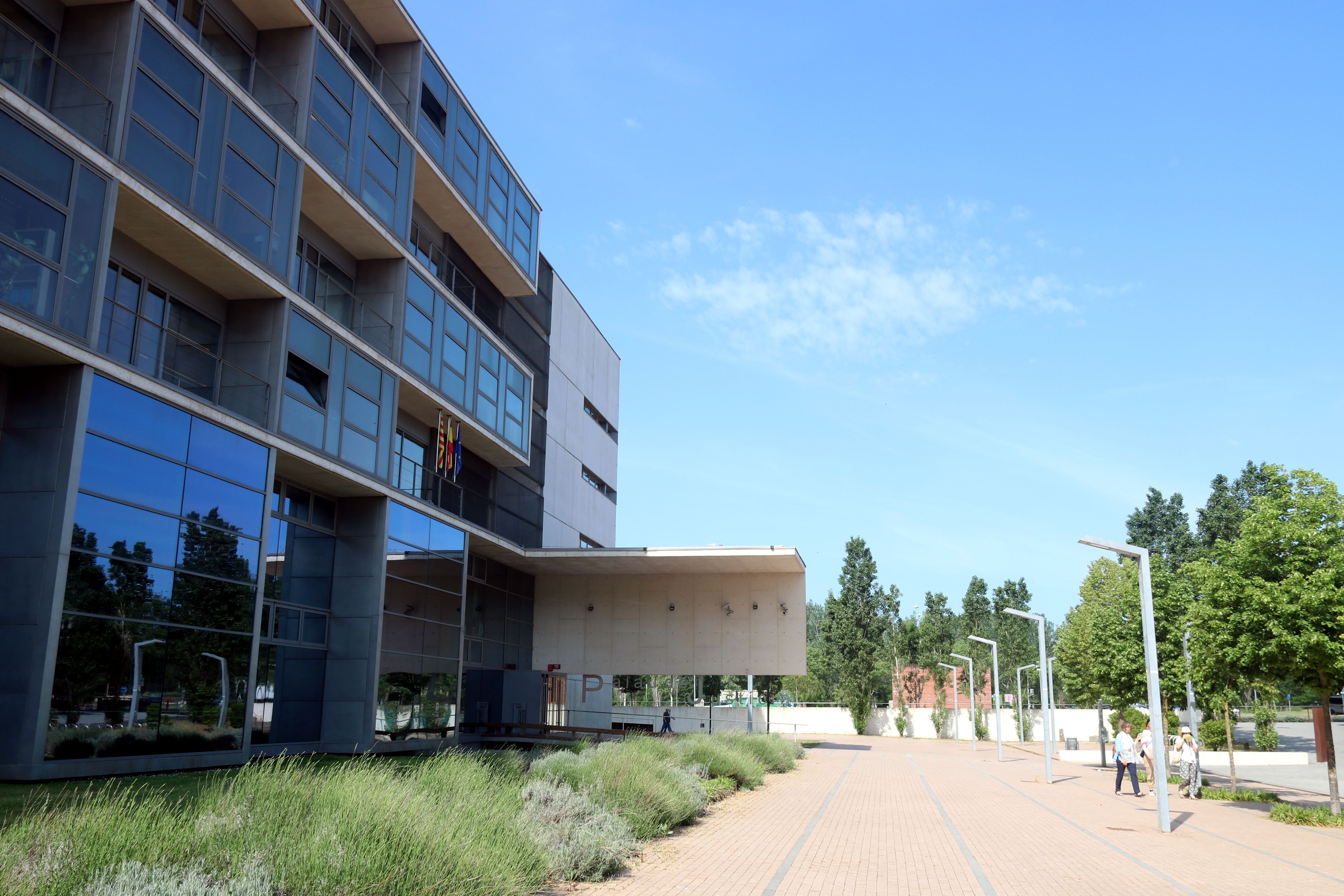 La façana del Palau de Justícia, seu de l'Audiència de Girona