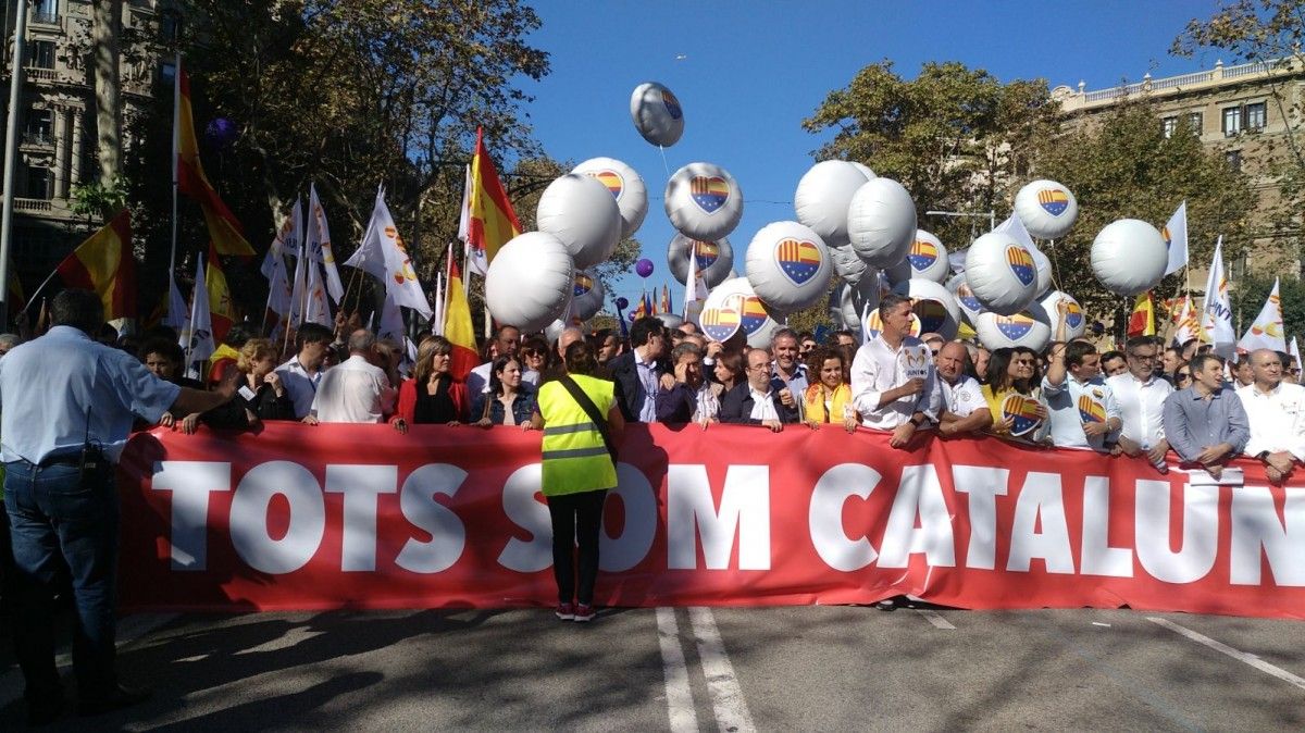 La capçalera de la manifestació unionista del Passeig de Gràcia de Barcelona
