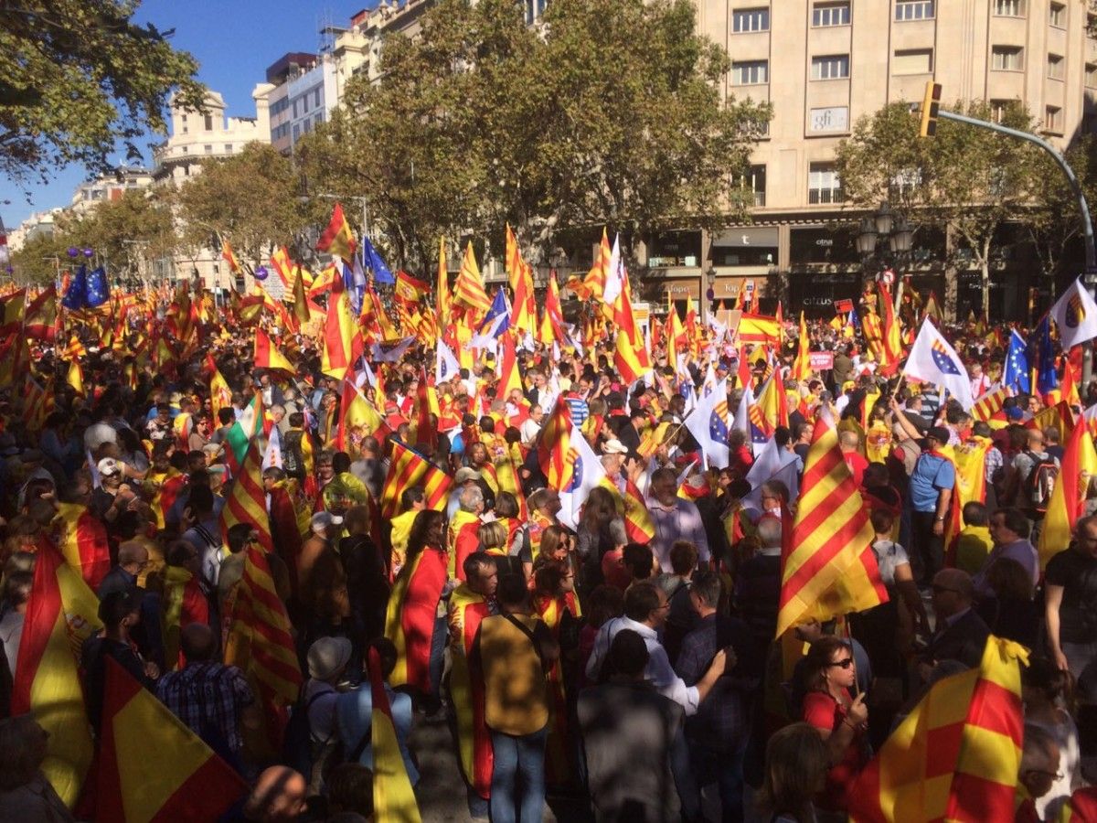 Manifestació unionista al passeig de Gràcia en defensa de la unitat d'Espanya