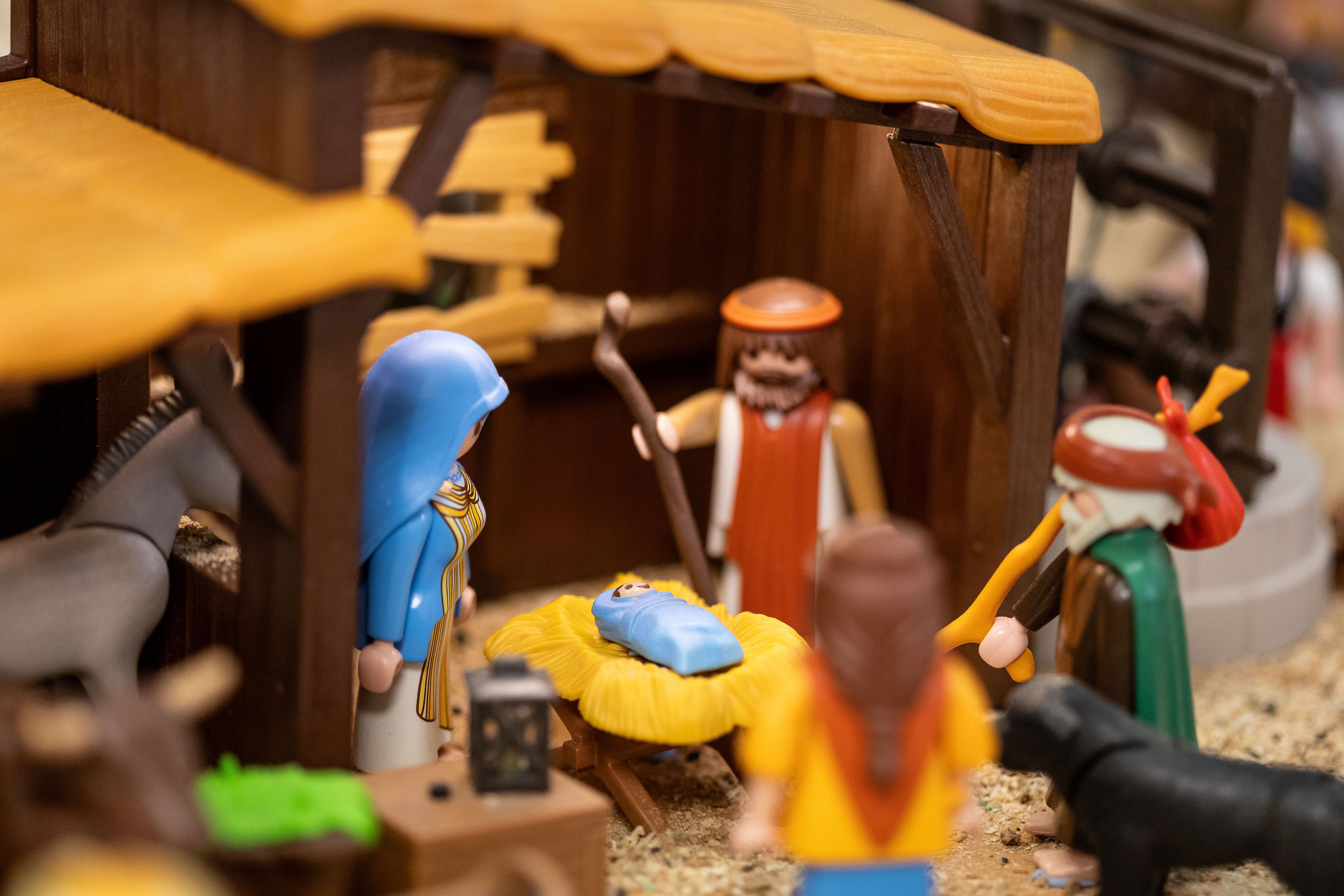 El nen Jesús descansa al pessebre de Playmobil