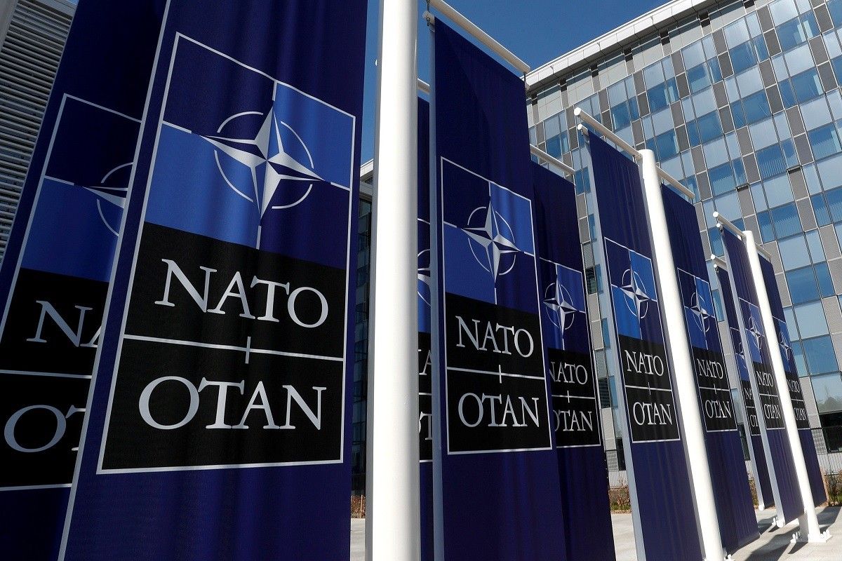Banderes de l'OTAN a la seu de Brusel·les