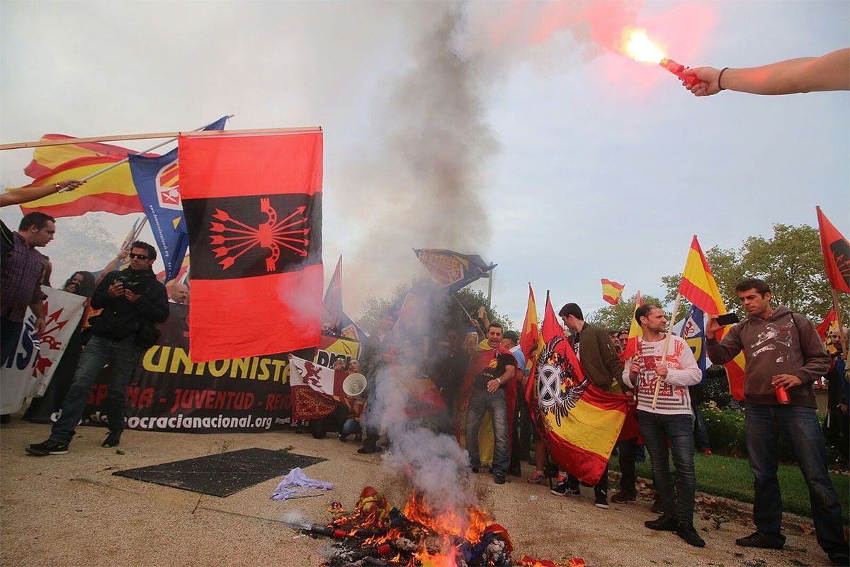 Concentració ultra a Montjuïc organitzada pels partits que van atacar la Blanquerna