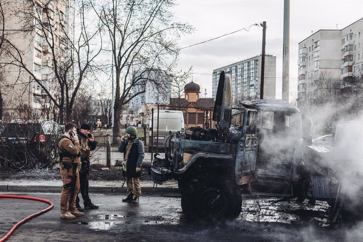 Els serveis d'emergències d'Ucraïna en una zona afectada pels enfrontaments