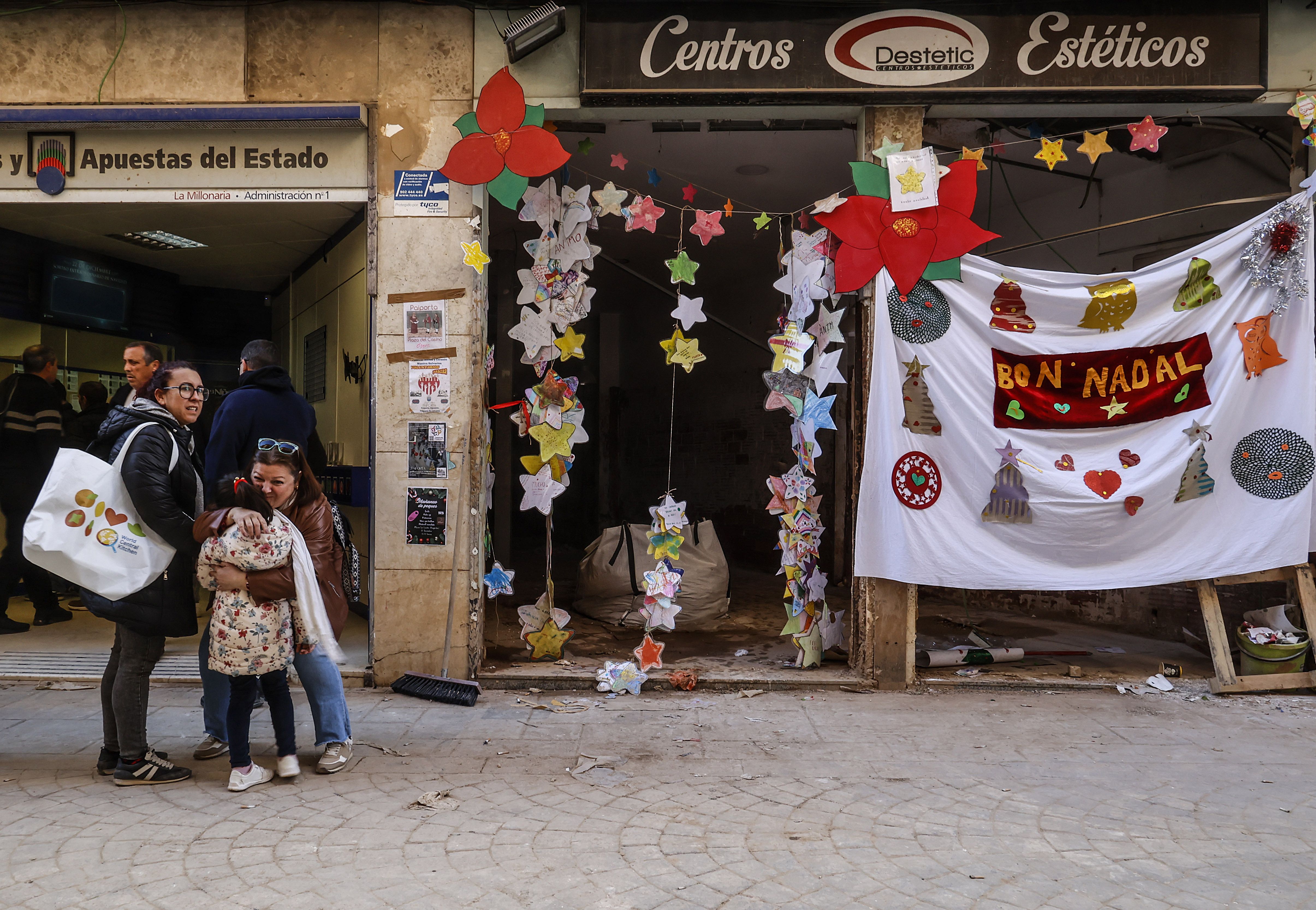 Una imatge d'un comerç de Paiporta aquest Nadal