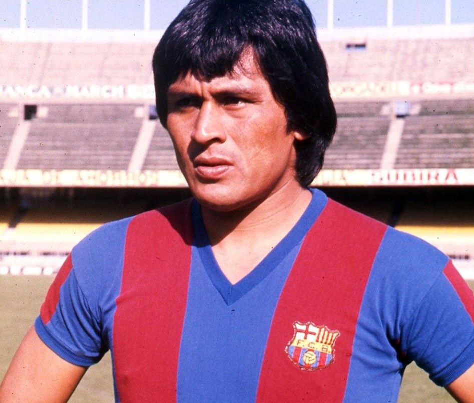 L’exjugador del Barça Hugo Sotil, conegut com a “Cholo”, ha mort aquest dilluns a l’edat de 75 anys.