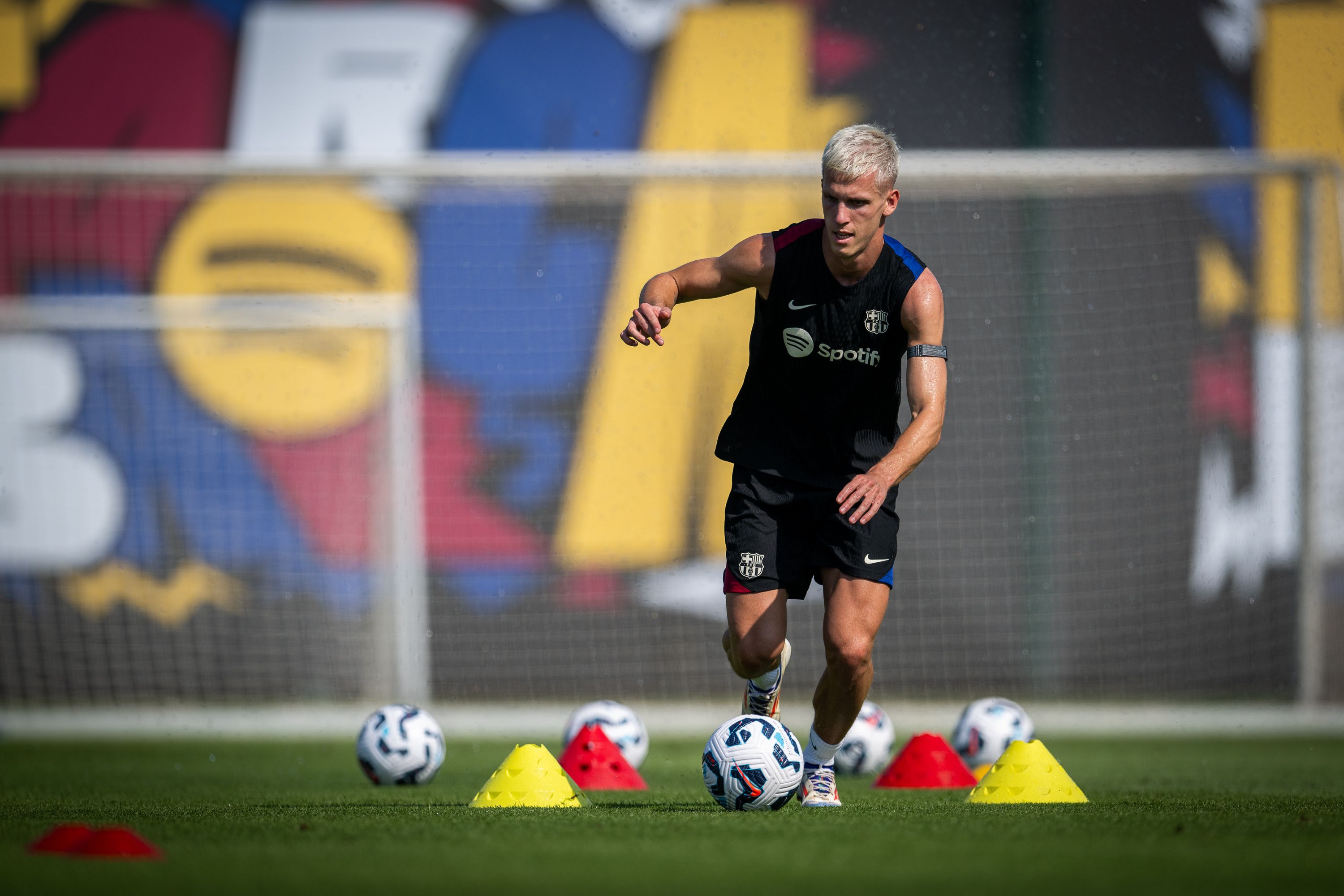 Dani Olmo, en un entrenament amb el Barça