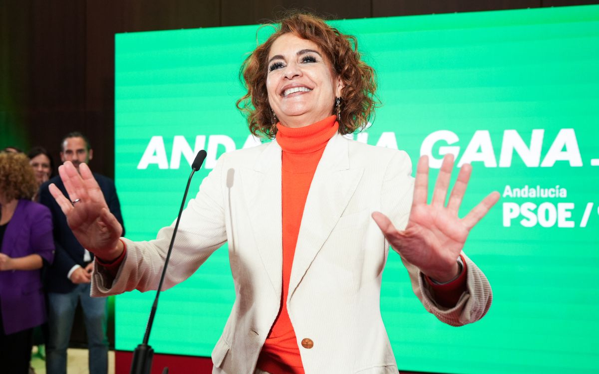 Juan Espadas i María Jesús Montero, junts en l'acte de presentació de la candidatura de la vicepresidenta espanyola per dirigir el PSOE andalús