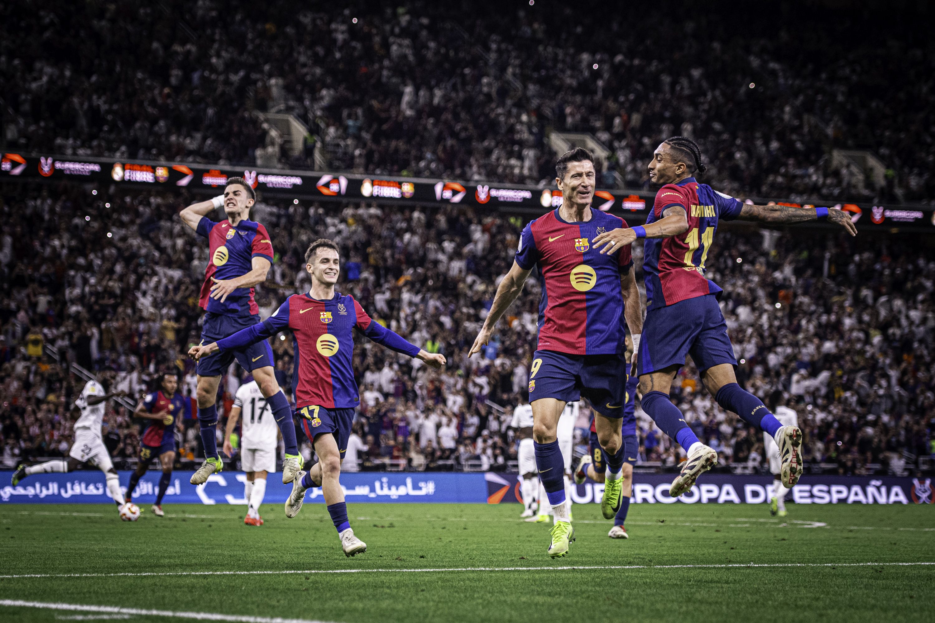 Els jugadors del Barça celebren un gol contra el Reial Madrid