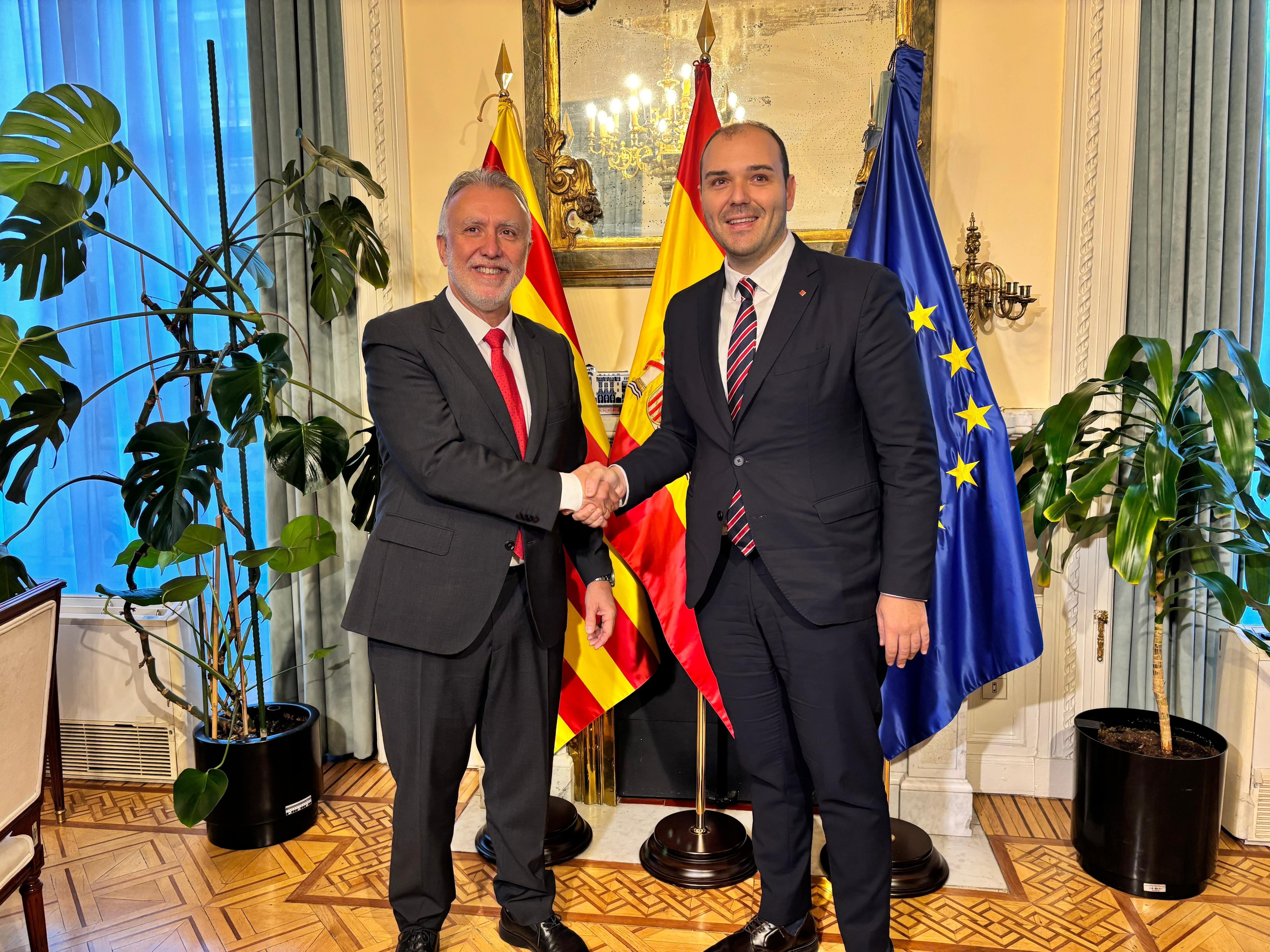 El ministre Ángel Víctor Torres i Albert Dalmau, aquest dimecres a Madrid.