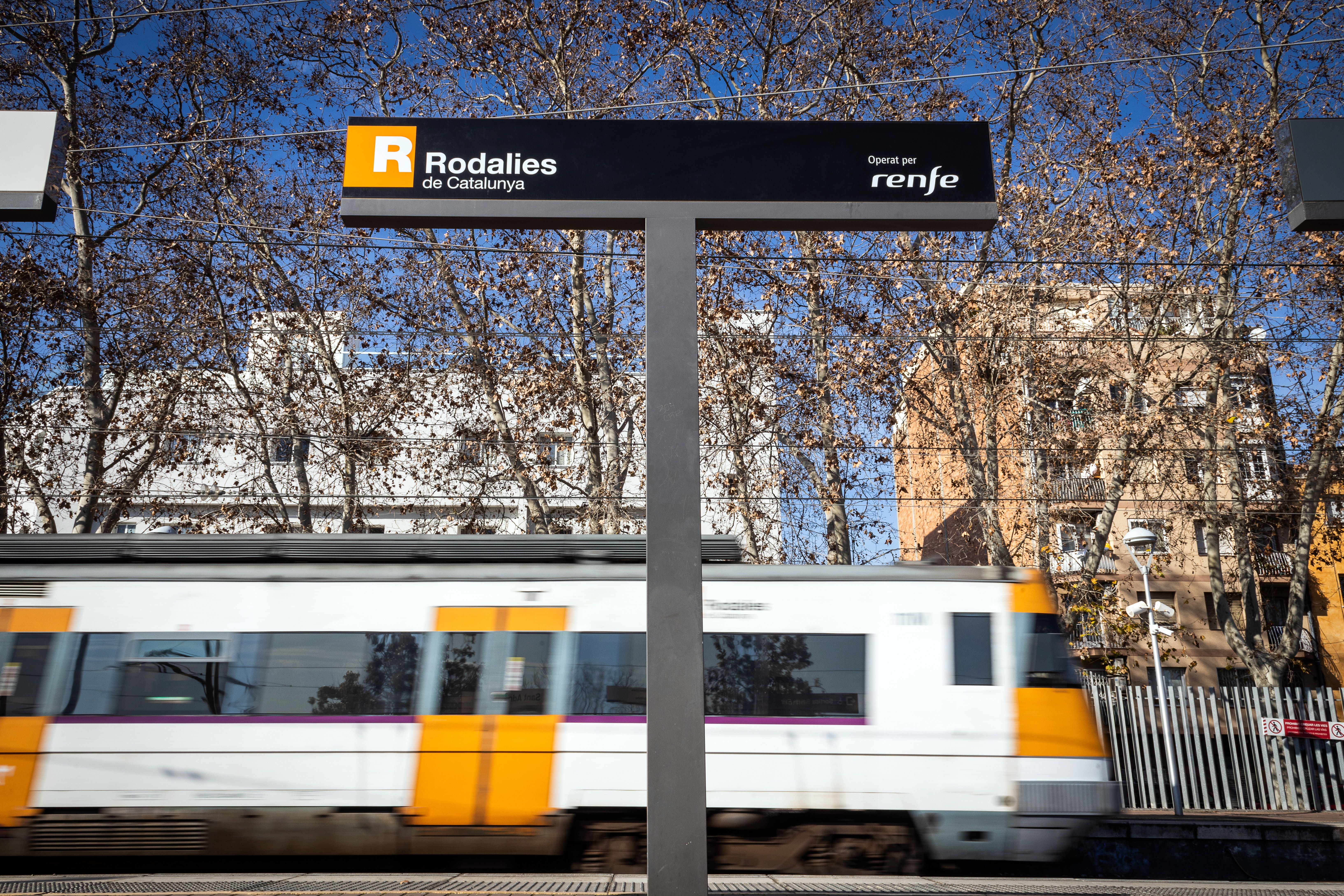 Un comboi de la línia R1 de Rodalies, en una imatge d'arxiu