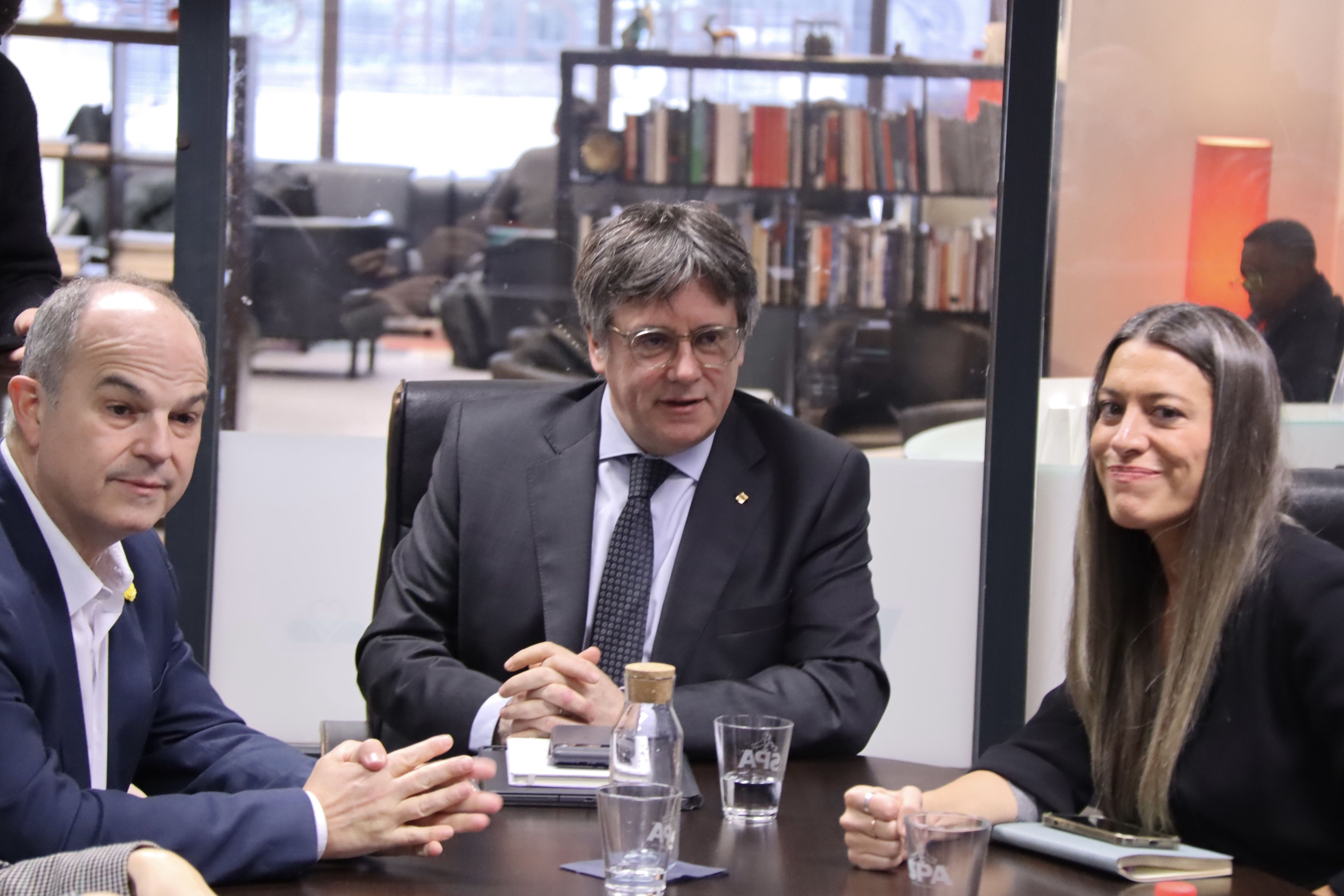 Carles Puigdemont, Jordi Turull i Míriam Nogueras, aquest divendres a Brussel·les.