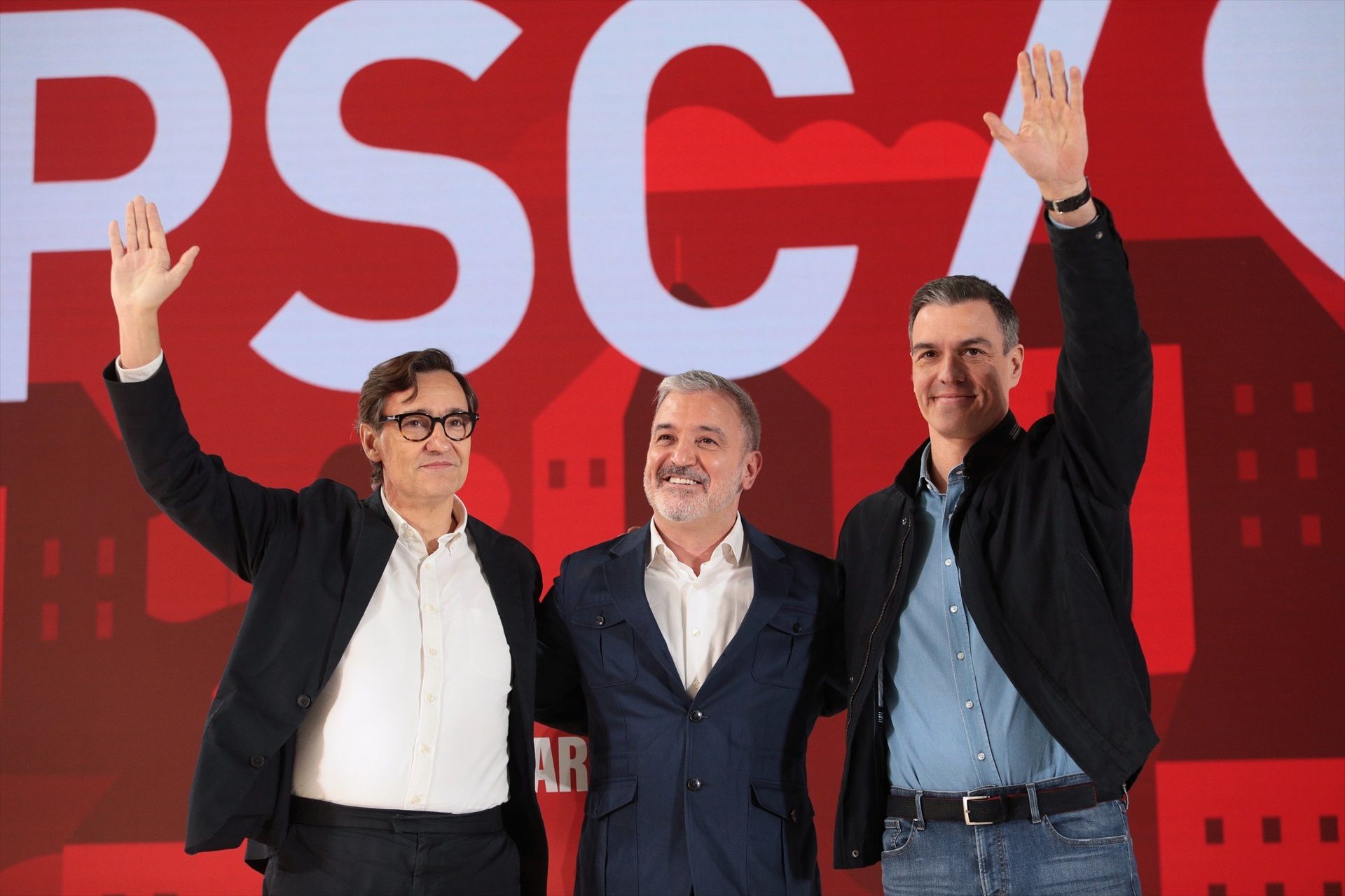 Salvador Illa, Jaume Collboni i Pedro Sánchez durant la campanya de les eleccions municipals de 2023