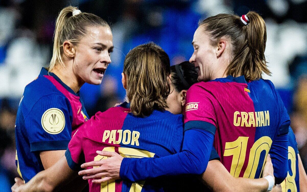 Les jugadores del Barça celebren un gol contra l'Atlètic de Madrid a la semifinal de la Supercopa d'Espanya