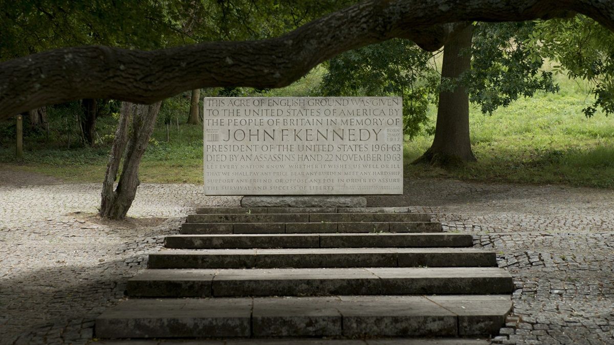 El memorial de Kennedy al petit territori estatunidenc al Regne Unit