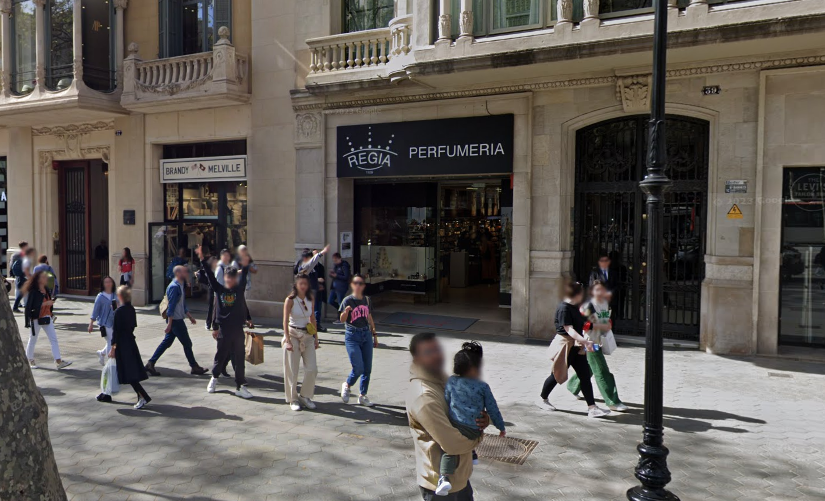 Botiga de la perfumeria Regia del passeig de Gràcia de Barcelona. 