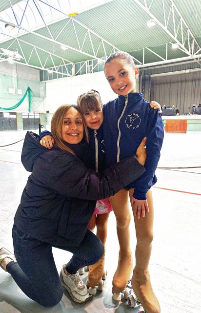 de dreta a esquerra Abril Vila, al centre Àneu Falla i Ester Fornell (entrenadora)