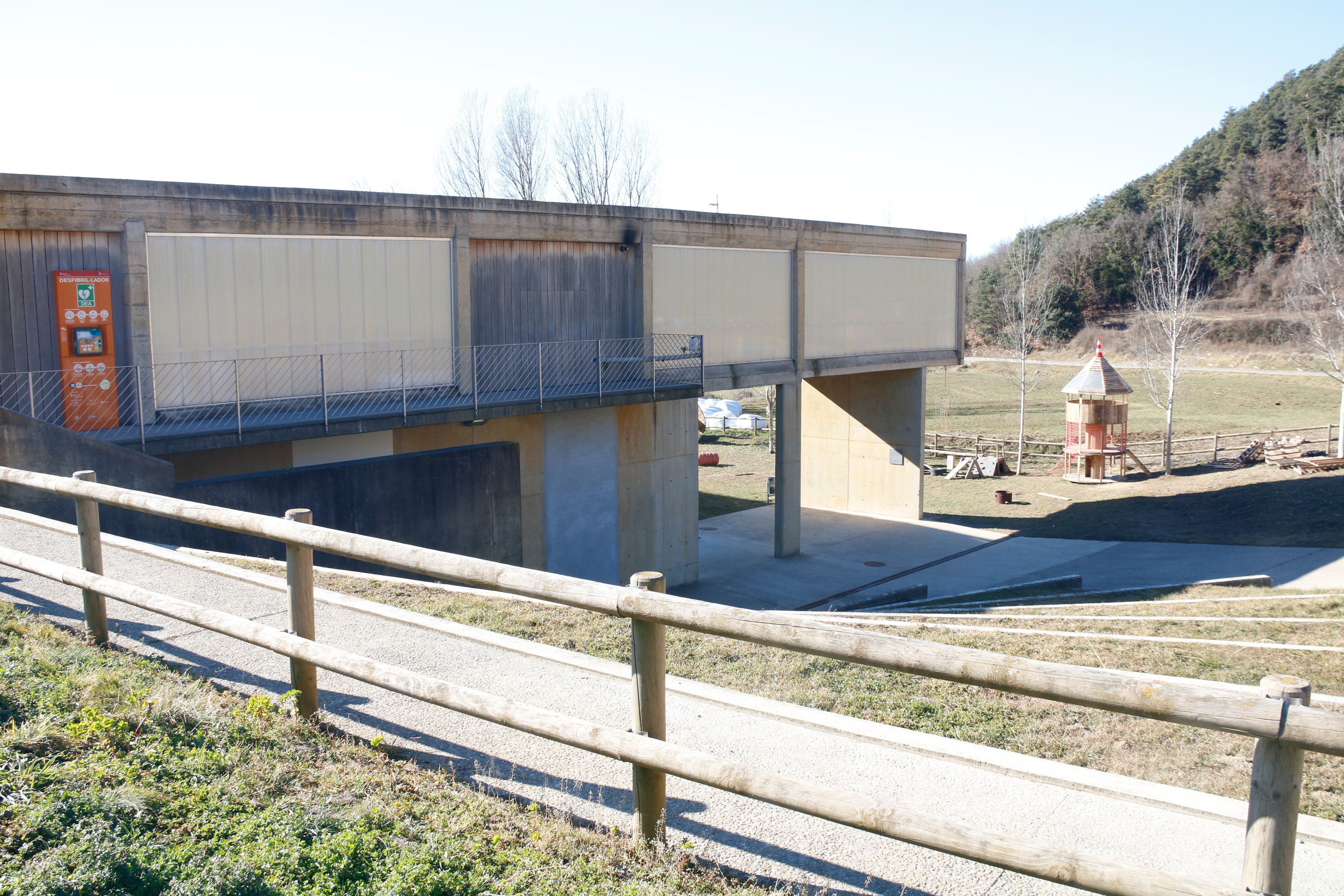 Equipament de les Lloses que hauria d'acollir la nova escola.