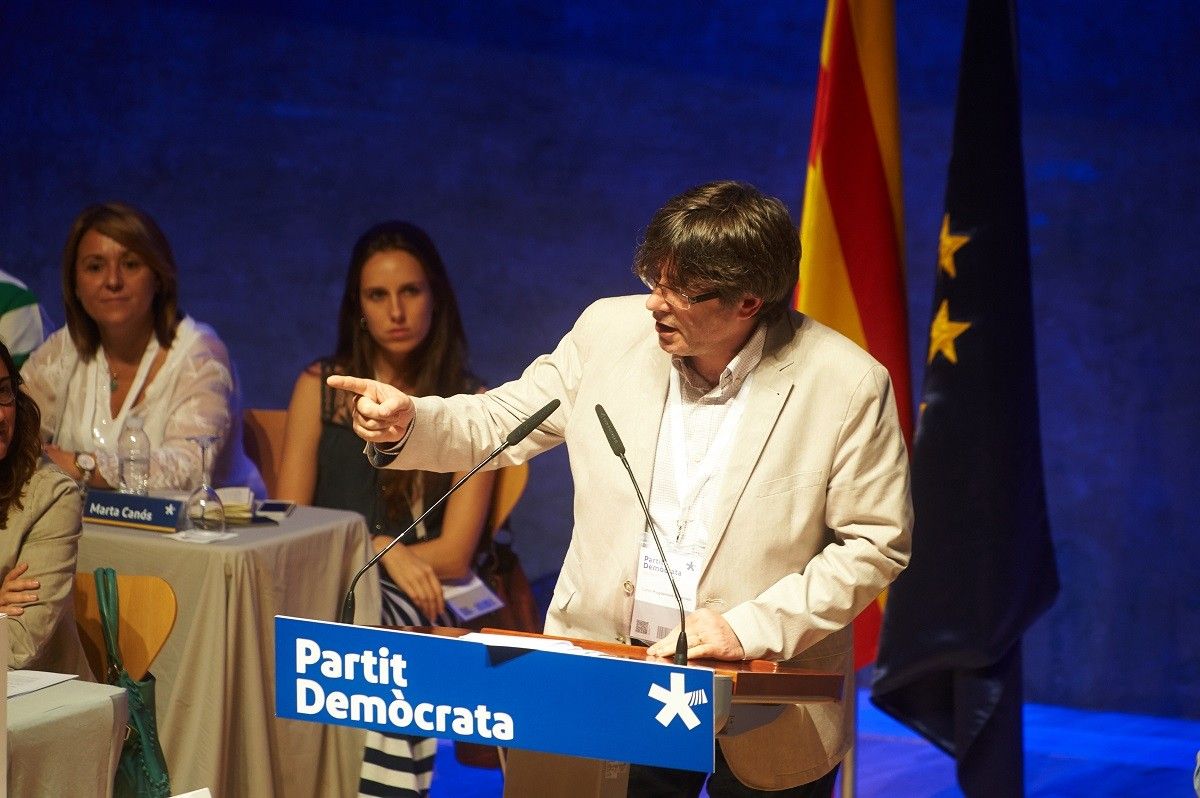 Carles Puigdemont es dirigeix als consellers nacionals del PDECat