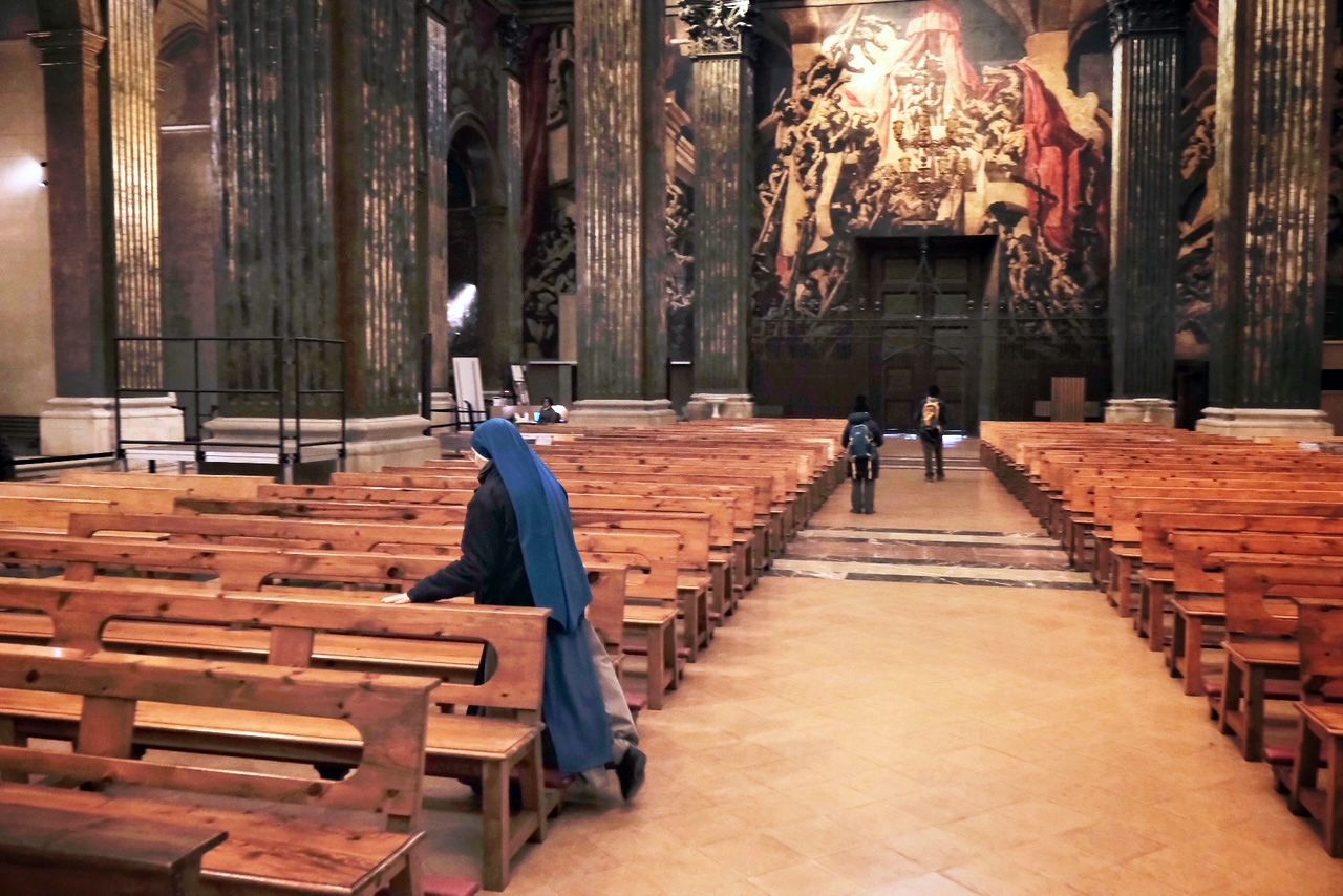 Les monges del Verb Encarnat tenen cura de la catedral de Vic.