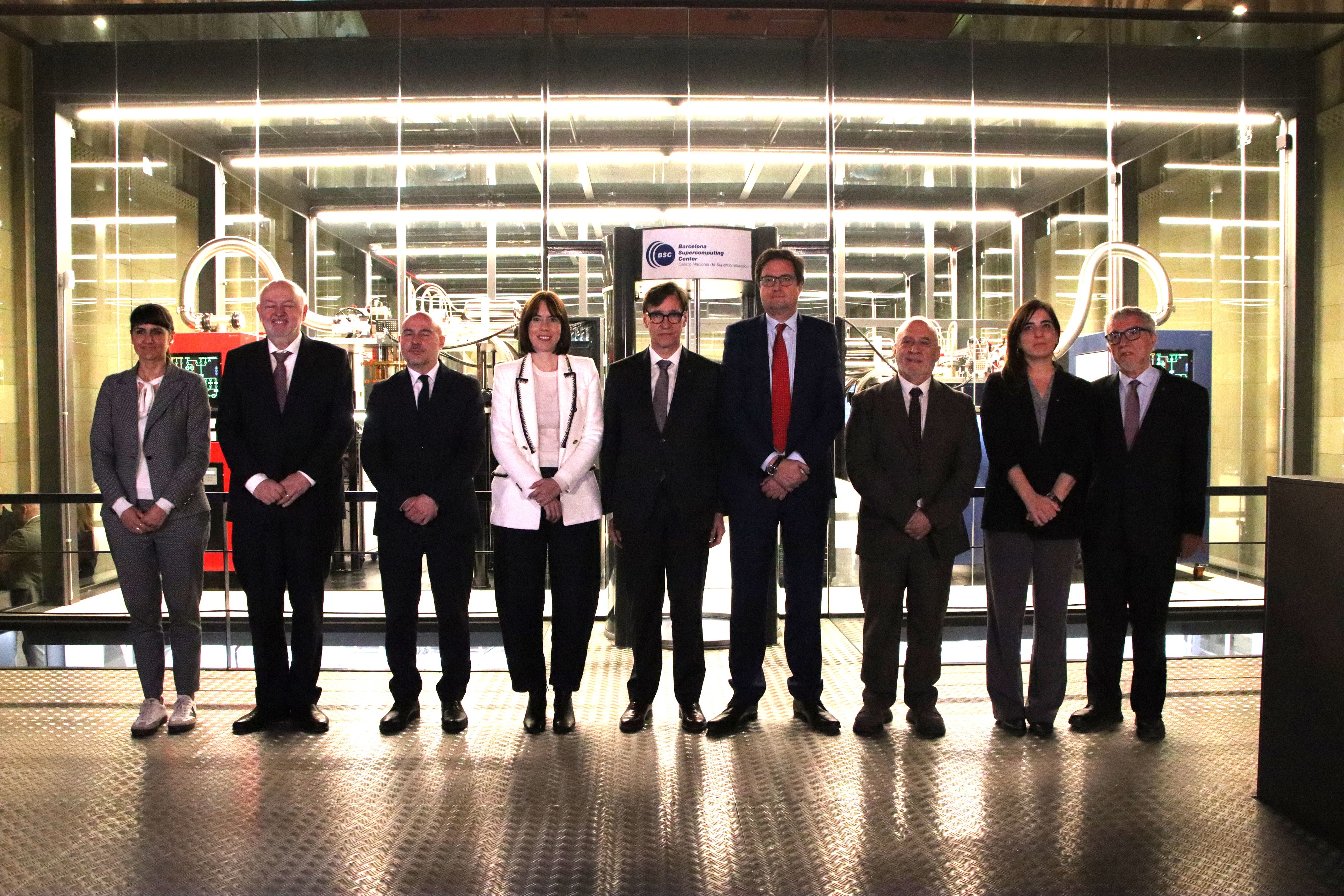 Salvador Illa i els ministres Óscar López i Diana Morant, en la inauguració de l'ordinador quàntic.