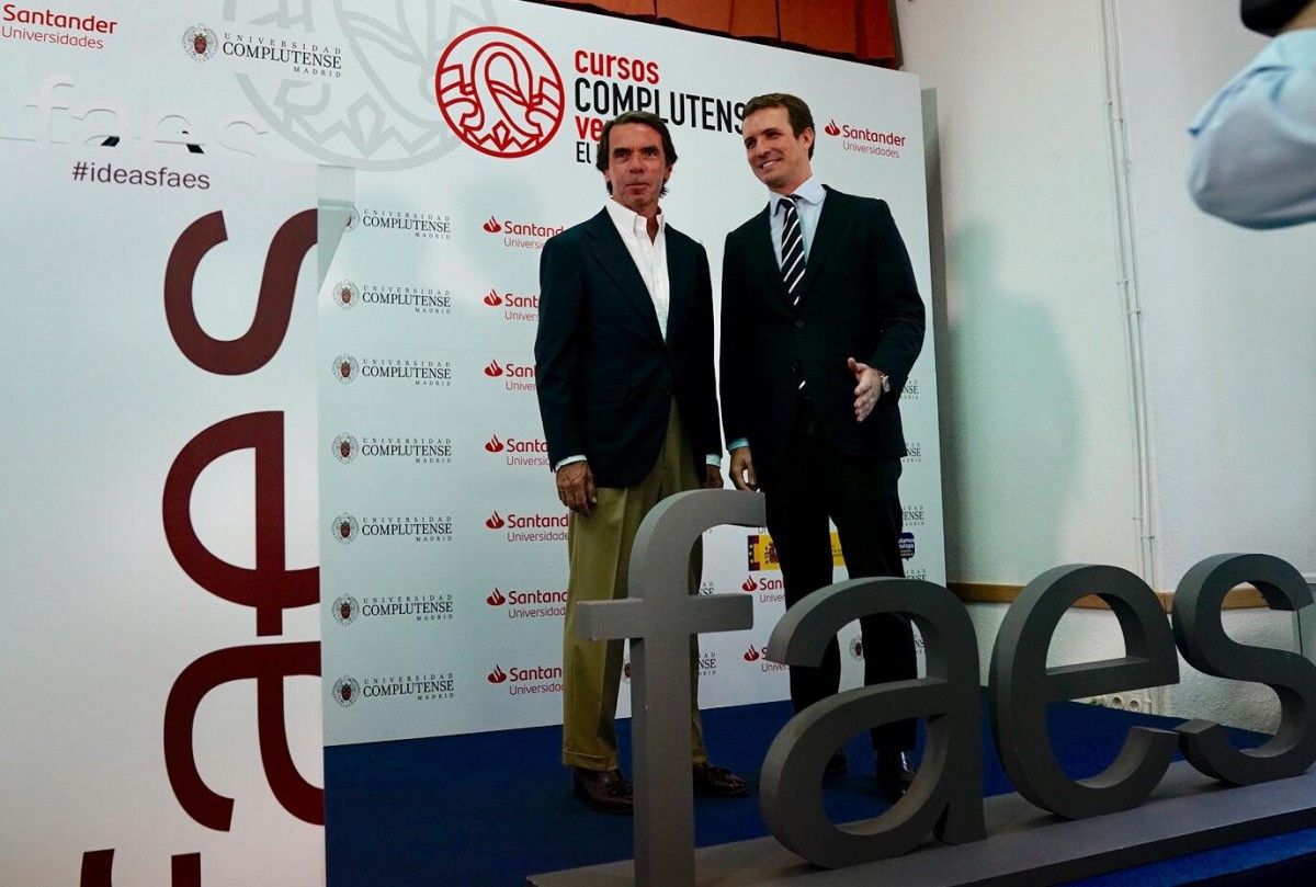 Aznar i Casado en la inauguració dels cursos de FAES d'aquesta setmana.