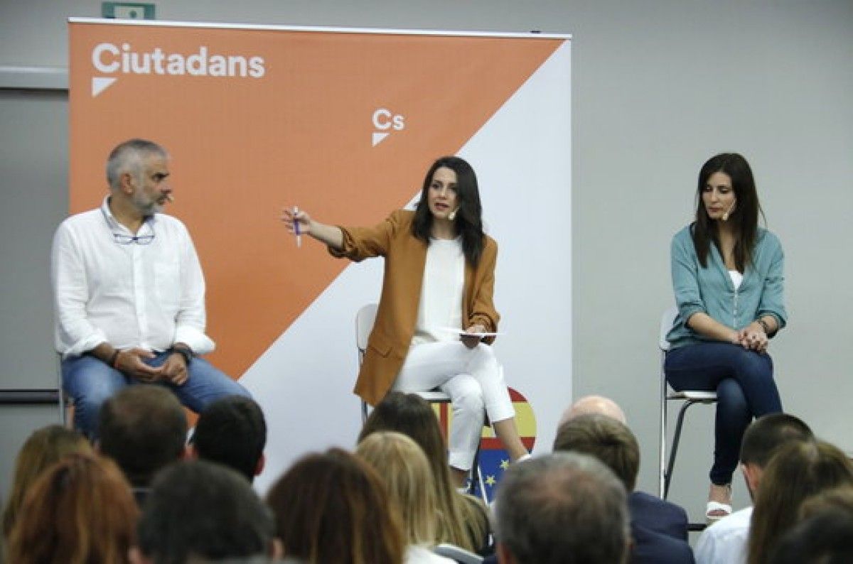 Carrizosa, Arrimadas i Roldán davant dels càrrecs electes de Ciutadans.