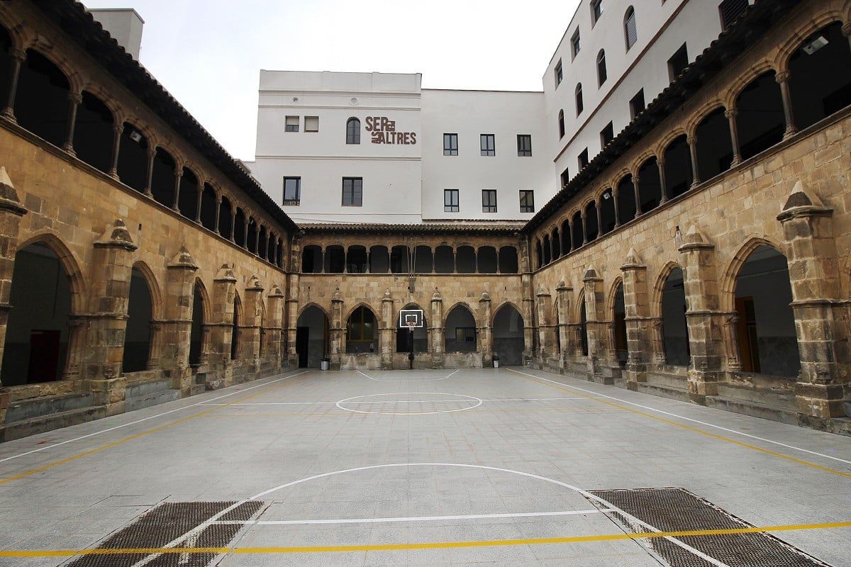 Claustre gòtic del Col·legi Sant Miquel de Barcelona