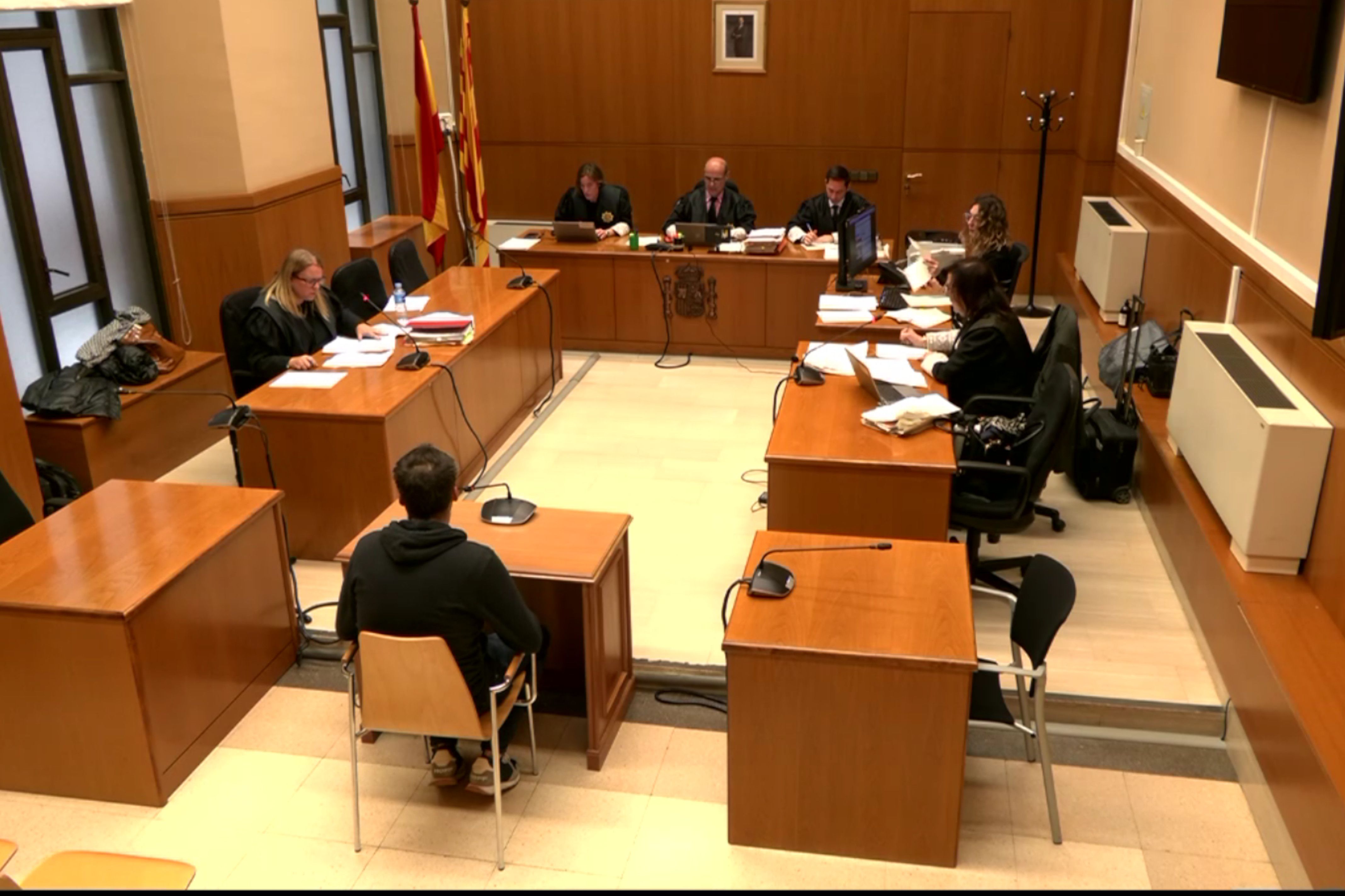 Moment en què presta declaració l'acusat d’agredir sexualment vuit dones a Sant Cugat del Vallès entre 2020 i 2021