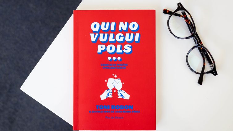 Exemplar del llibre de Toni Rodon, Qui no vulgui pols.