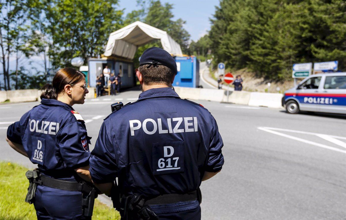 Dos agents de la polícia d'Àustria, en una imatge d'arxiu