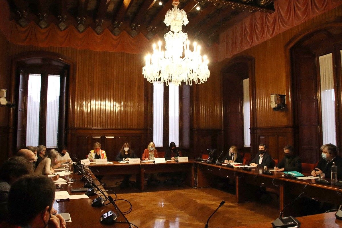 Primera reunió de la comissió de reforma del reglament del Parlament.