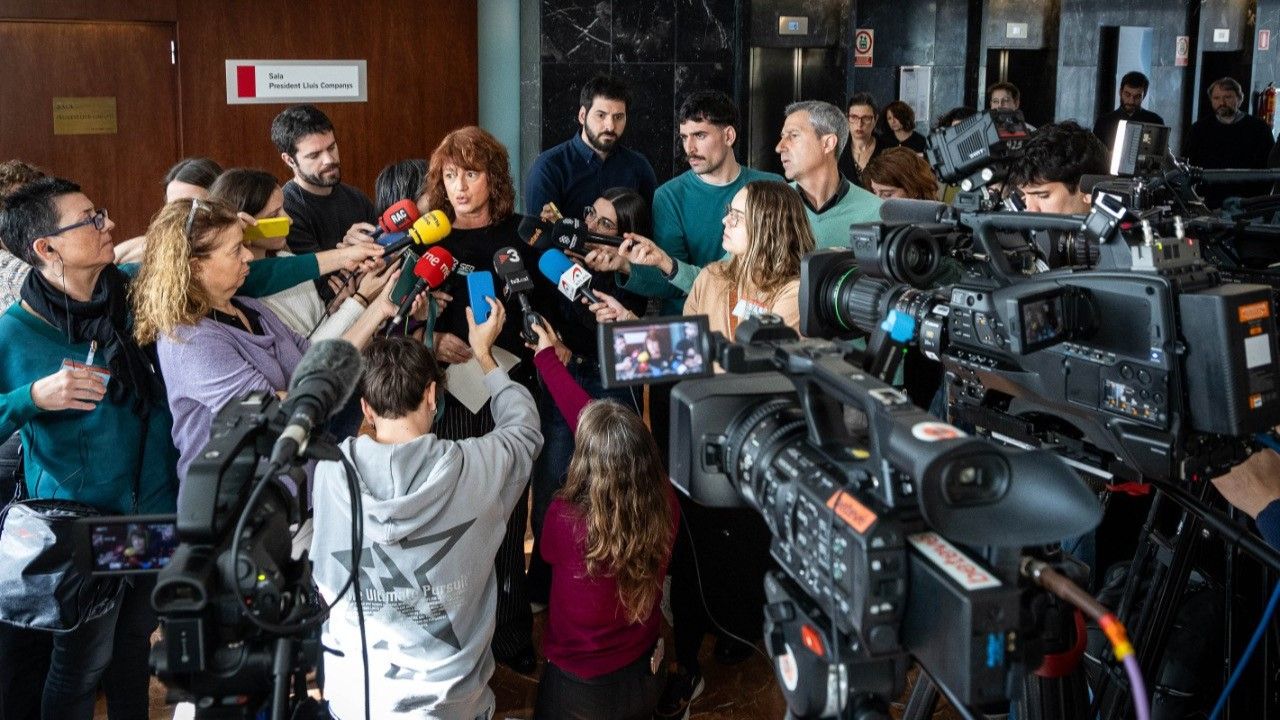 Laia Bonet, aquest matí, atenent els mitjans sobre el 30% d'habitatge protegit