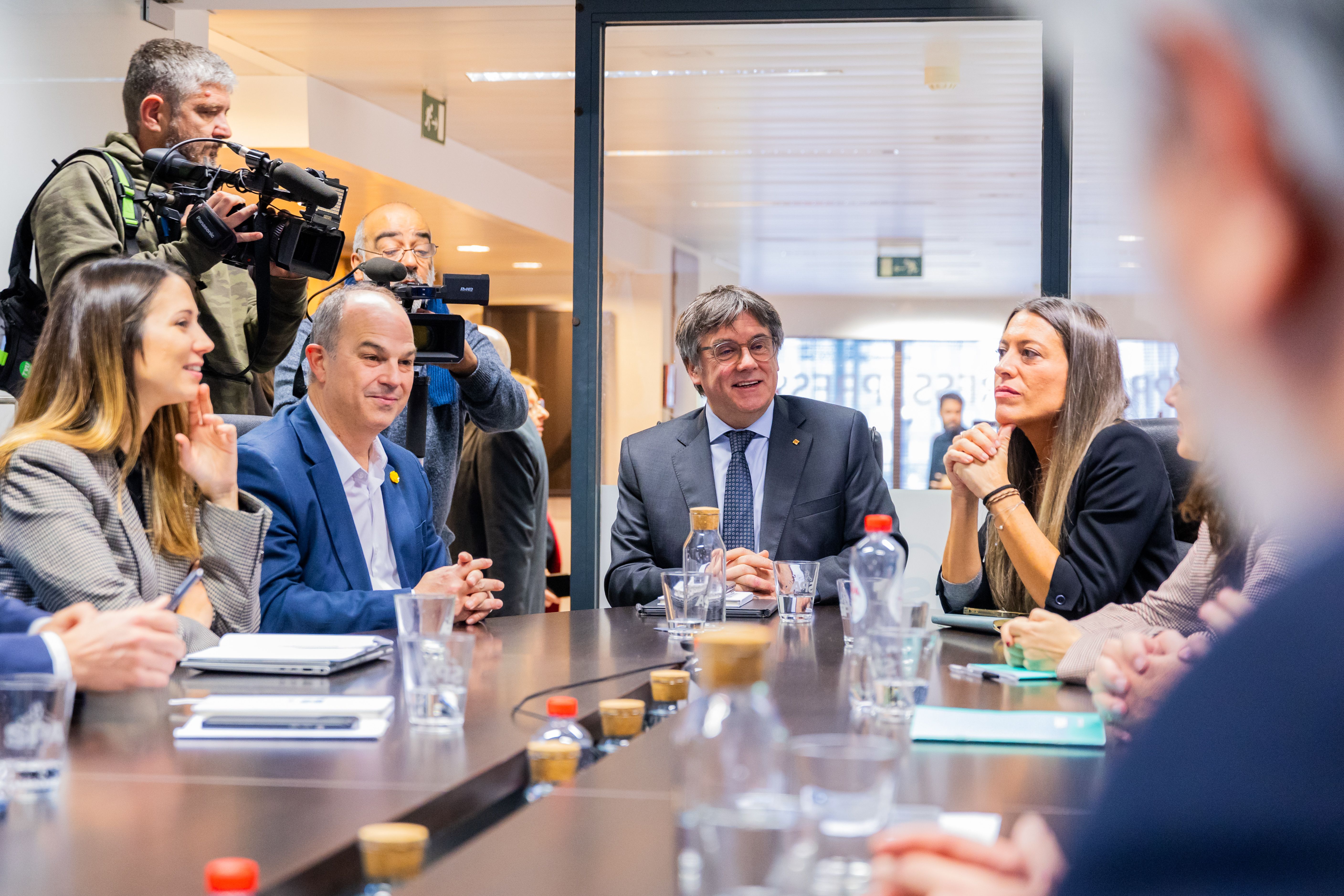 La direcció de Junts, reunida presencialment a Brussel·les.