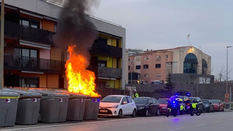 Poc després de declarar-se l'incendi. Foto: Cedida