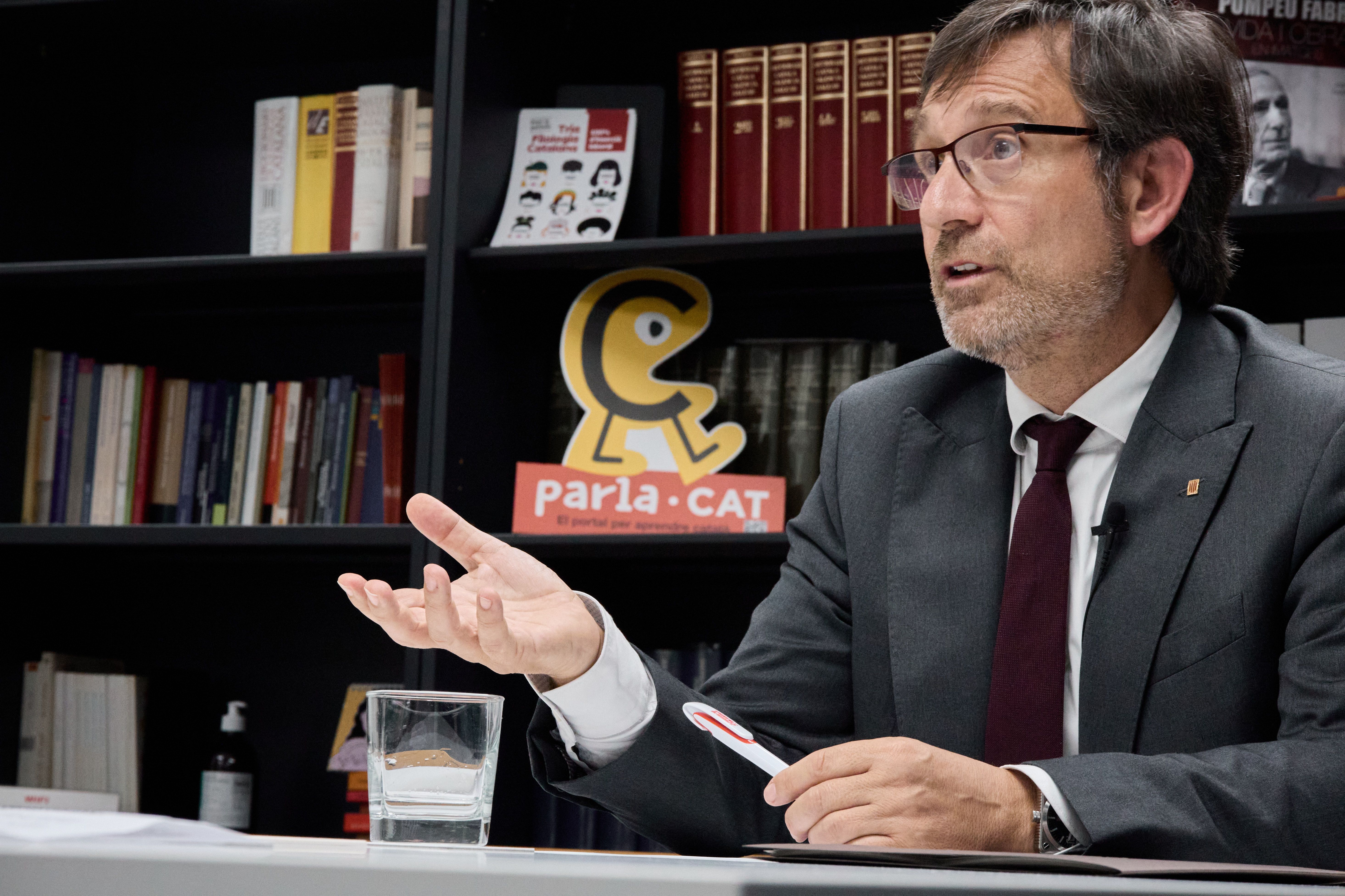 El conseller de Política Lingüística, Francesc Xavier Vila, en una entrevista amb Nació