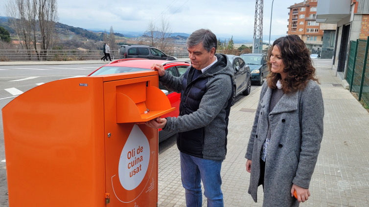 jesus calderer marta freixa oli residus contenidor bergueda lidialopez