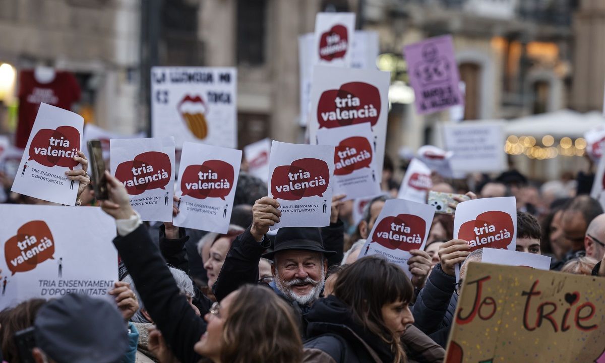 Carlos Mazón manté la seva guerra contra el català