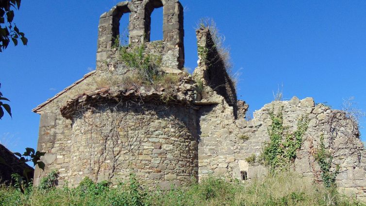 L'església abandonada de Sant Silvestre d'Almor, a Sant Ferriol