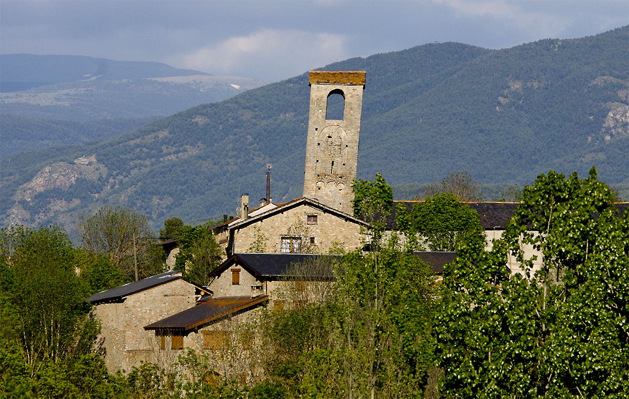 Com va passar a Pisa, el campanar de Santa Eugènica de Nerellà està aixecat en un terreny movedís i elàstic