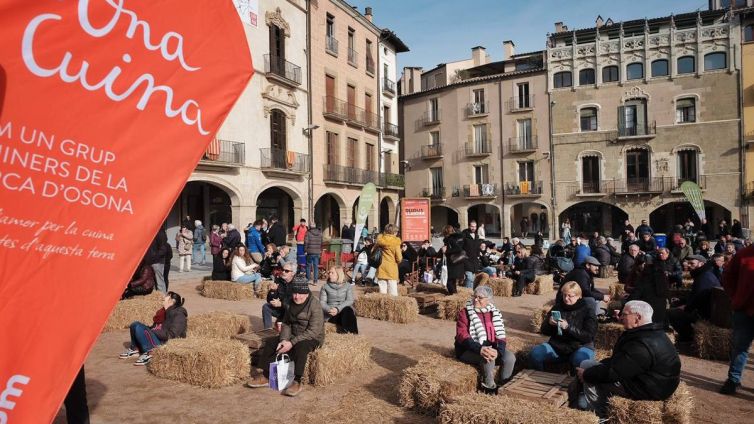 La plaça Major de Vic es converteix en epicentre i referent del Dijous Llarder