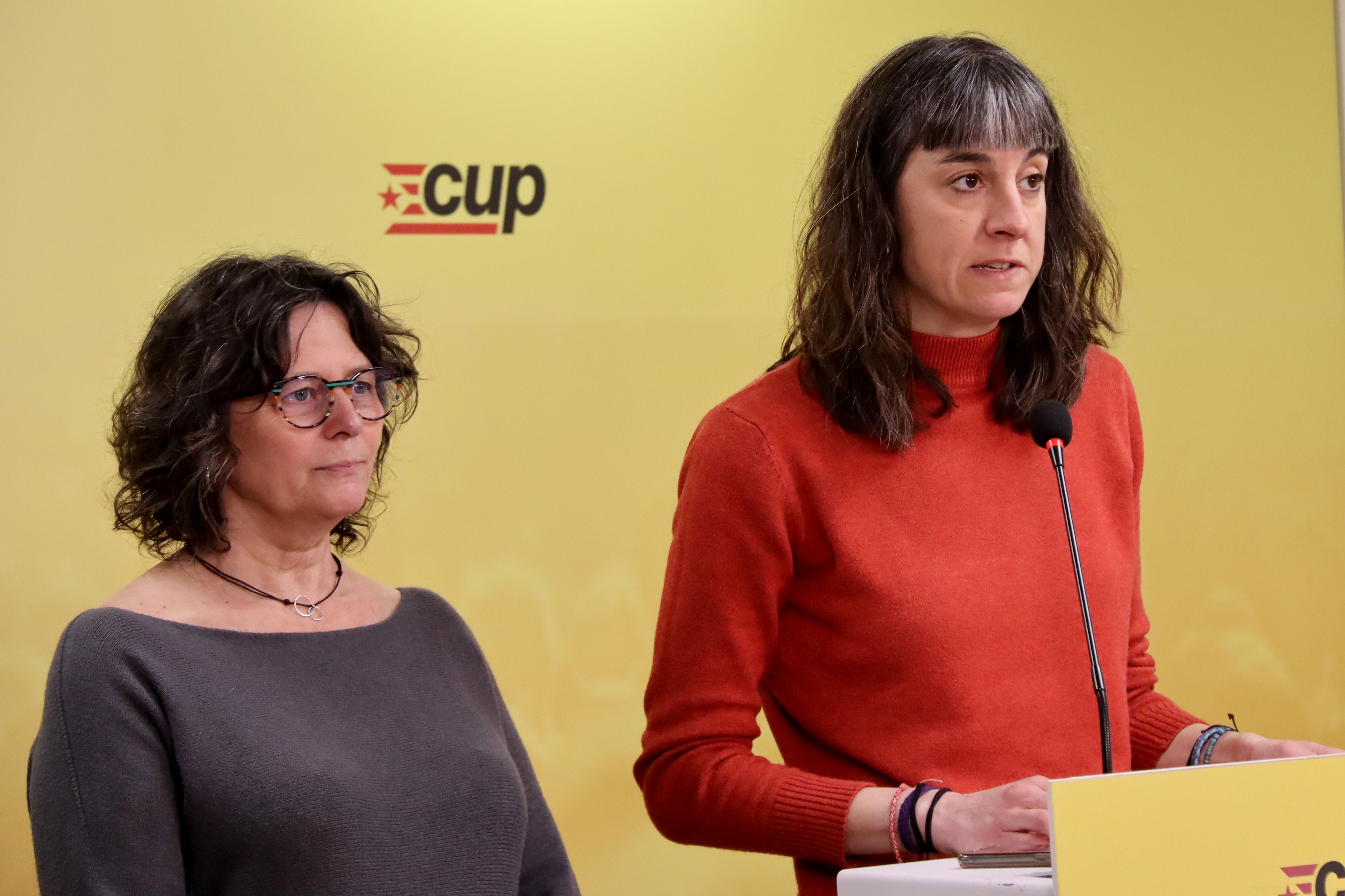 La portaveu del Secretariat Nacional, Su Moreno, i la diputada Pilar Castillejo durant la presentació del pla