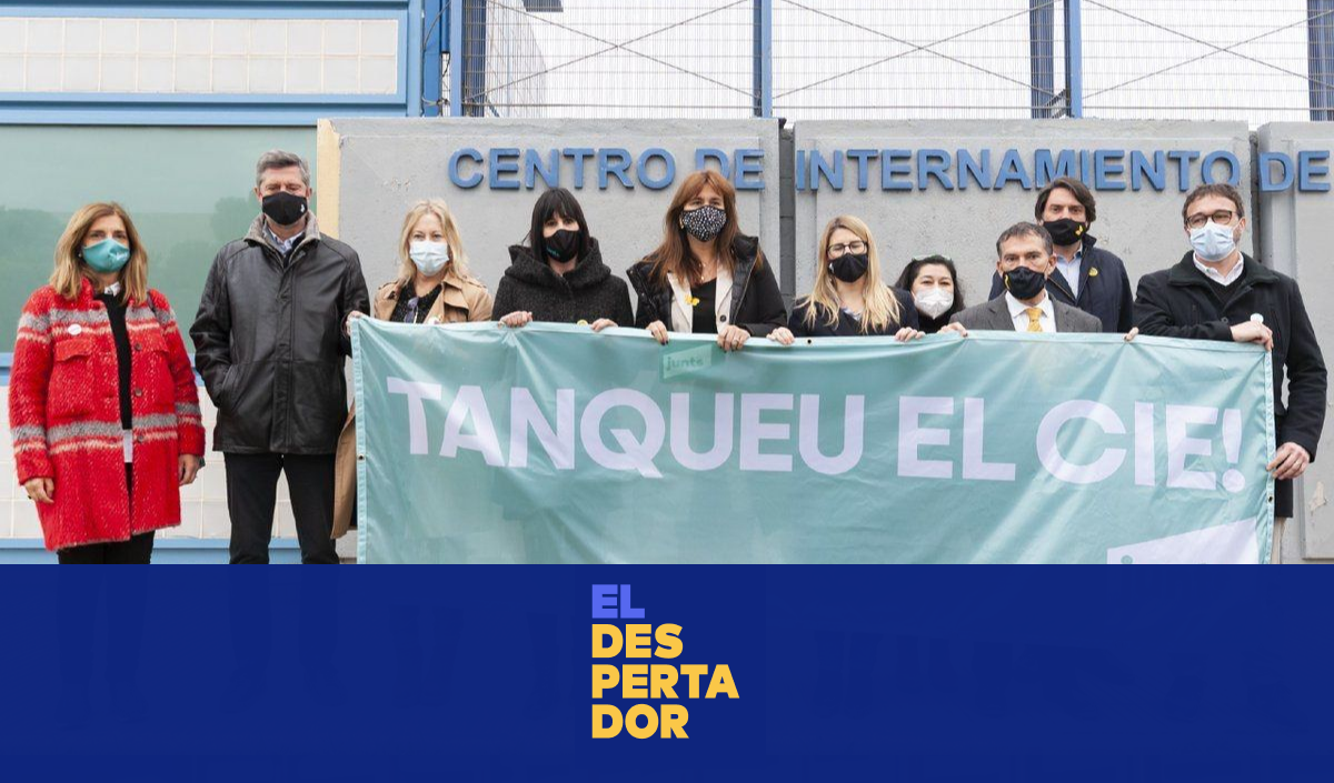 Dirigents de Junts manifestant-se el 2021 per tancar el CIE de la Zona Franca