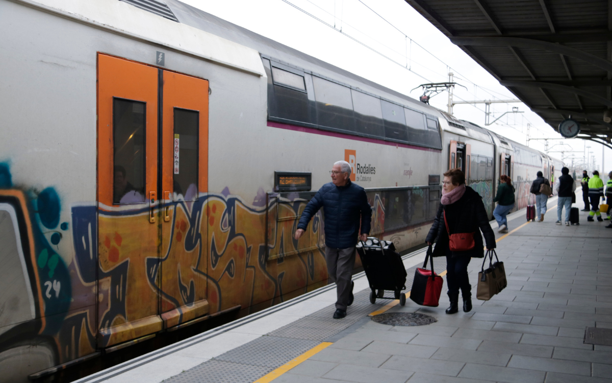 Un tren a l'estació de Cunit