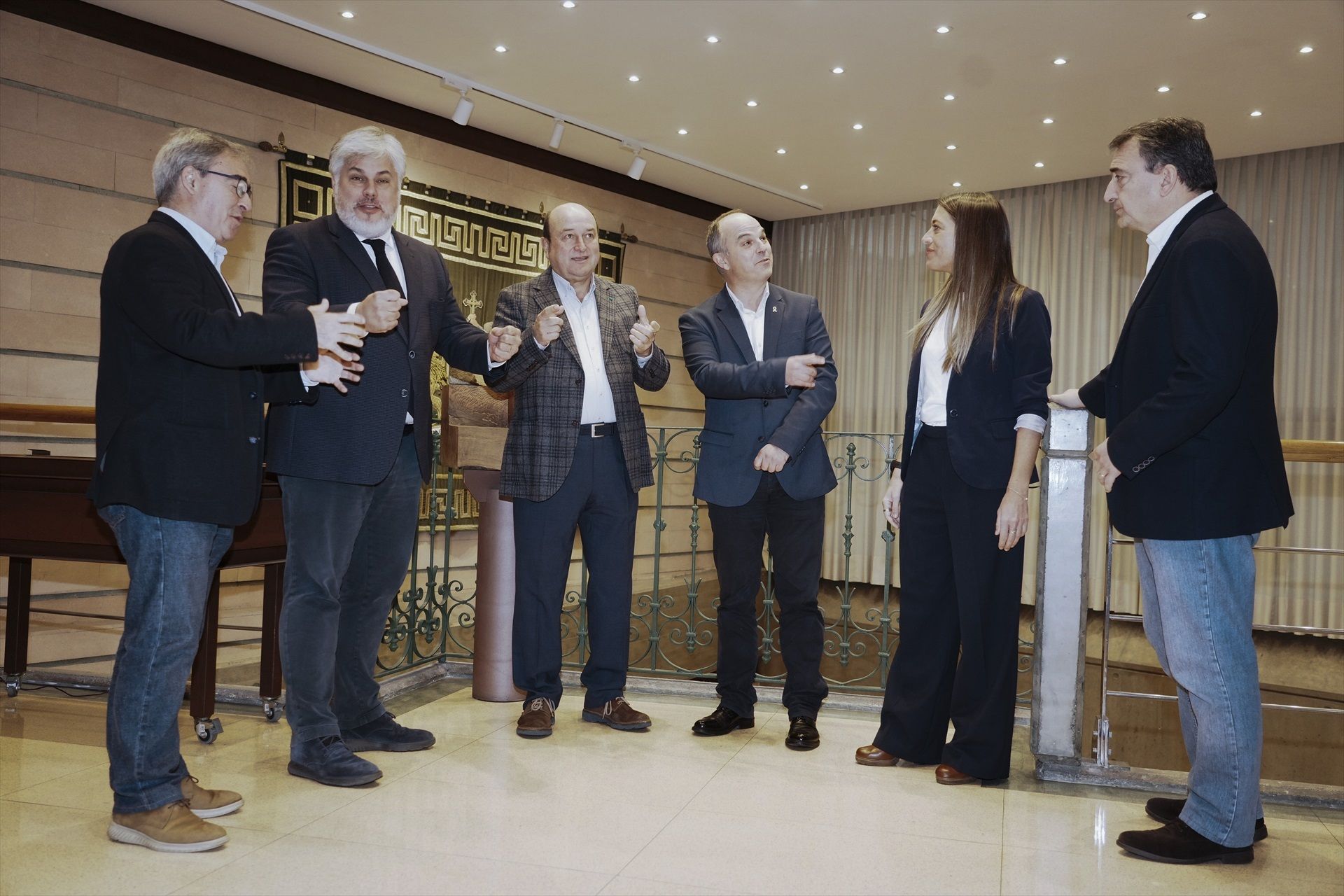 Dirigents del PNB i de Junts, en una reunió a la seu dels nacionalistes bascos.